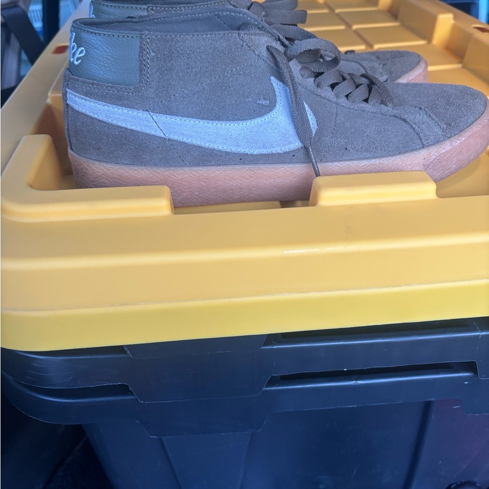 Nike Men's Athletic Blazer Chukka SB